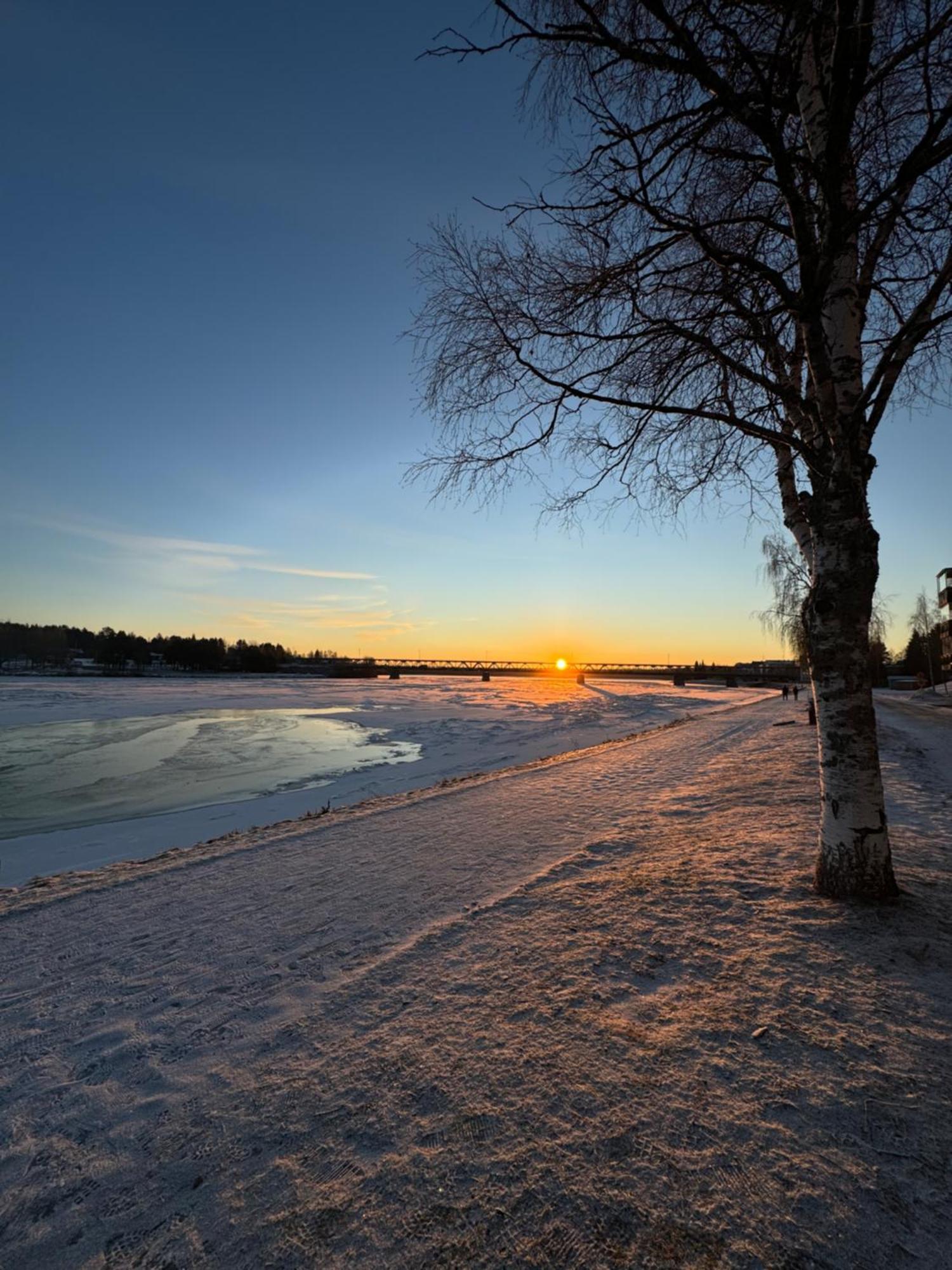 ロヴァニエミNorthern Lights Riverアパートメント エクステリア 写真